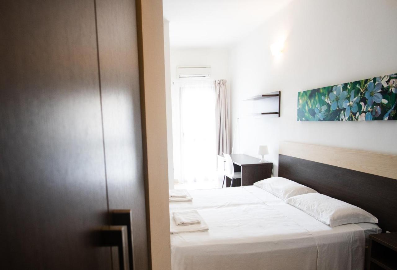 Kalos Hotel 3*